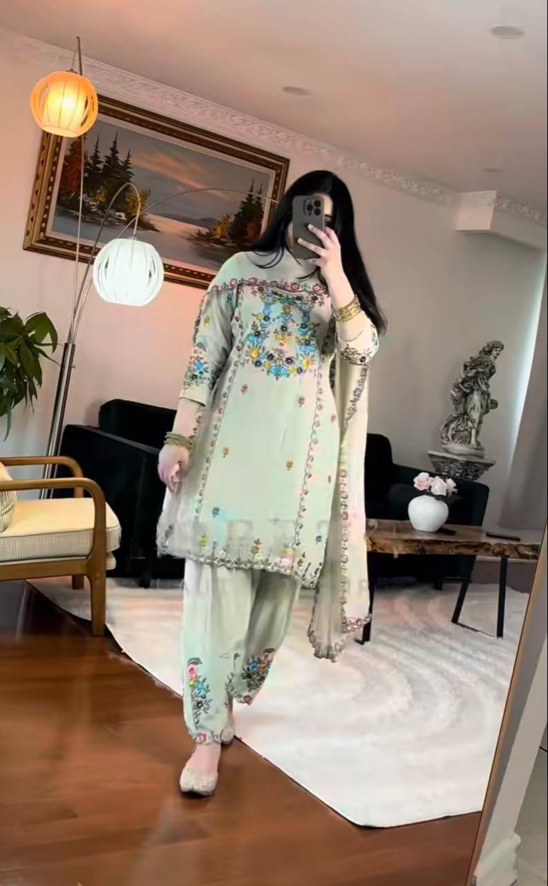 Vareesha Chinnon Dhoti Grace Set