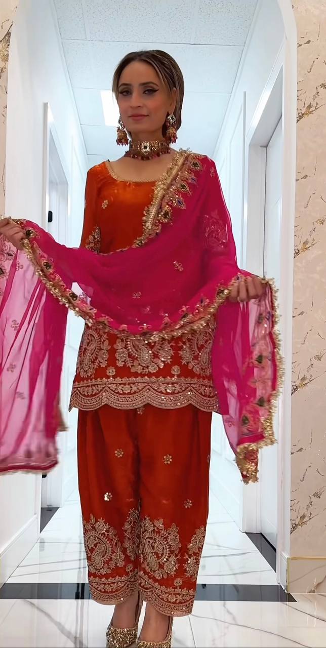 Zehvika Crushi Silk Farshi Set
