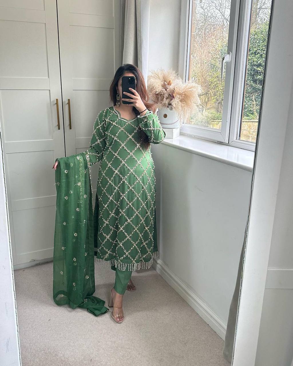 Kiara Fox Georgette Handwork Suit Set