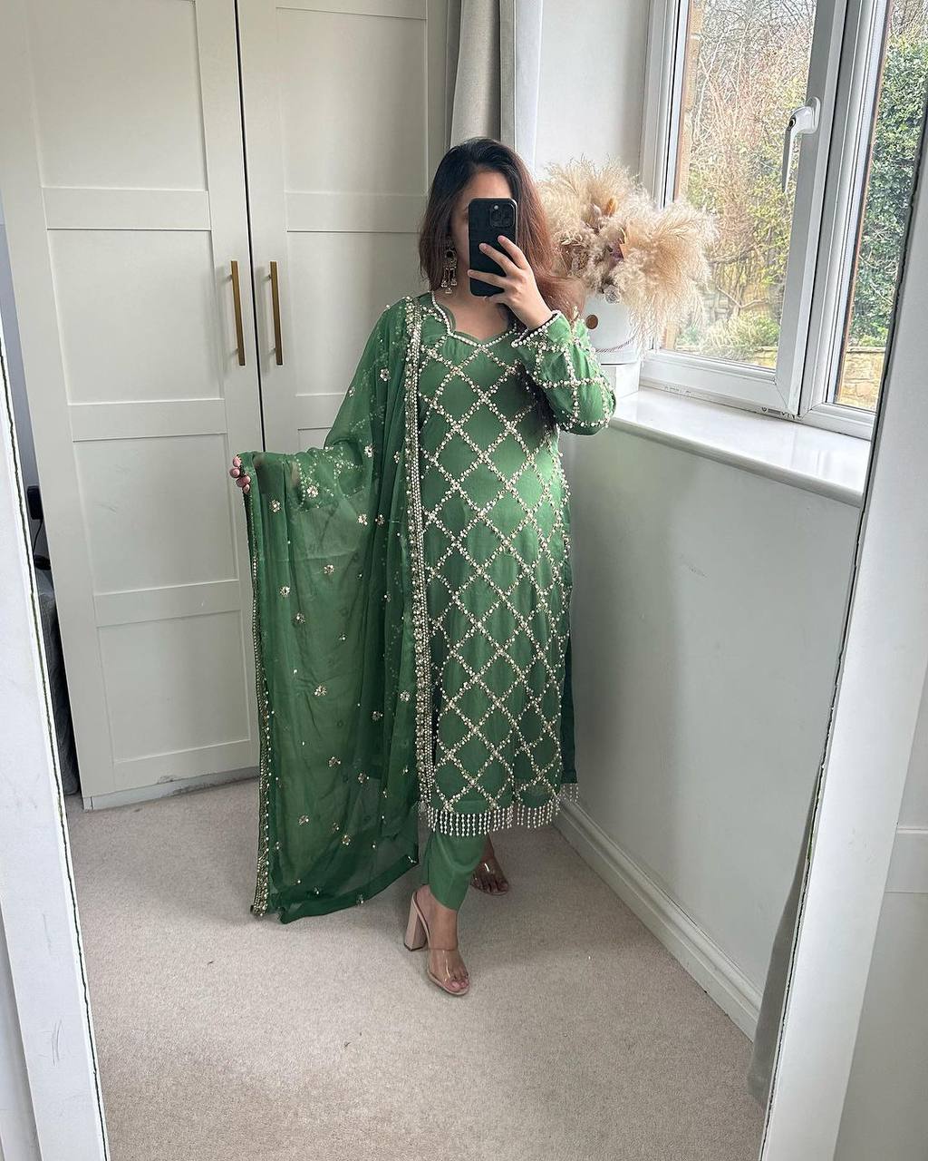 Kiara Fox Georgette Handwork Suit Set