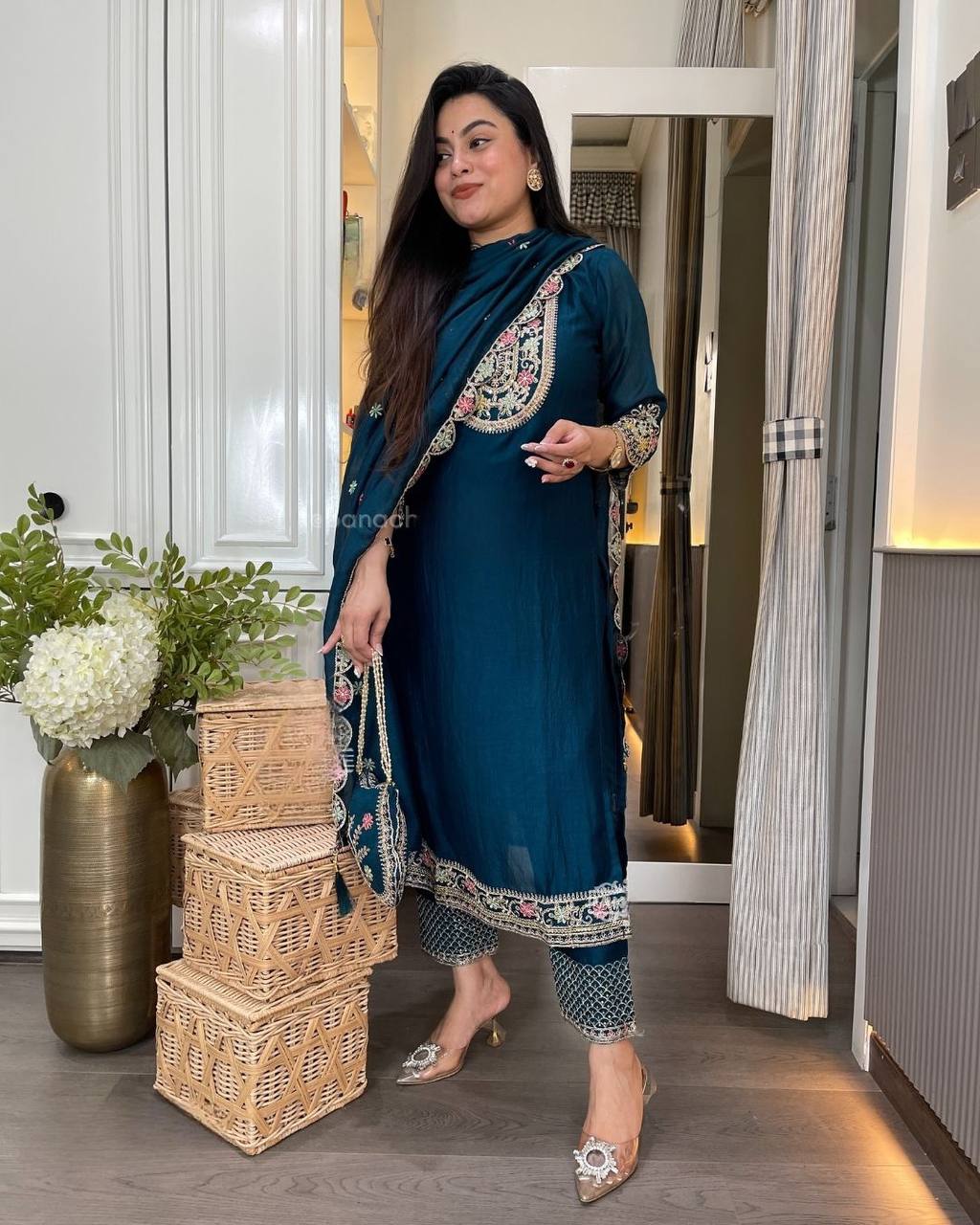 Aarisha Chinon Royale Suit Set