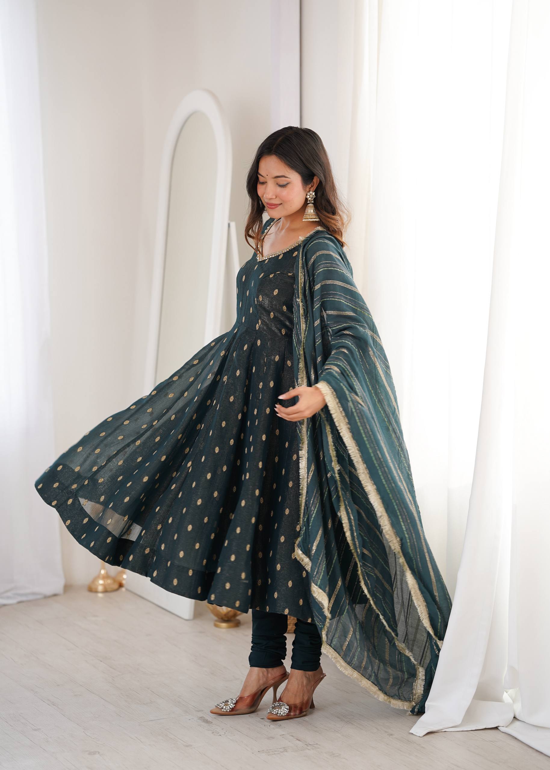 Kiara Crunchy Silk Jacquard Gown Set